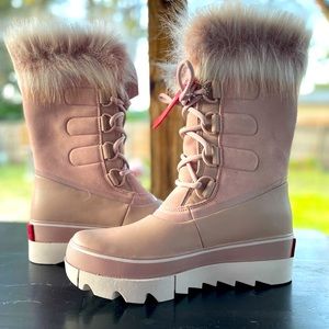 NWOB WOMAN’S SOREL JOAN OF ARCTIC NEXT size 10.